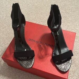 Women’s Donald Pilsner size 9 Black Dress Shoe for any occasion with Box